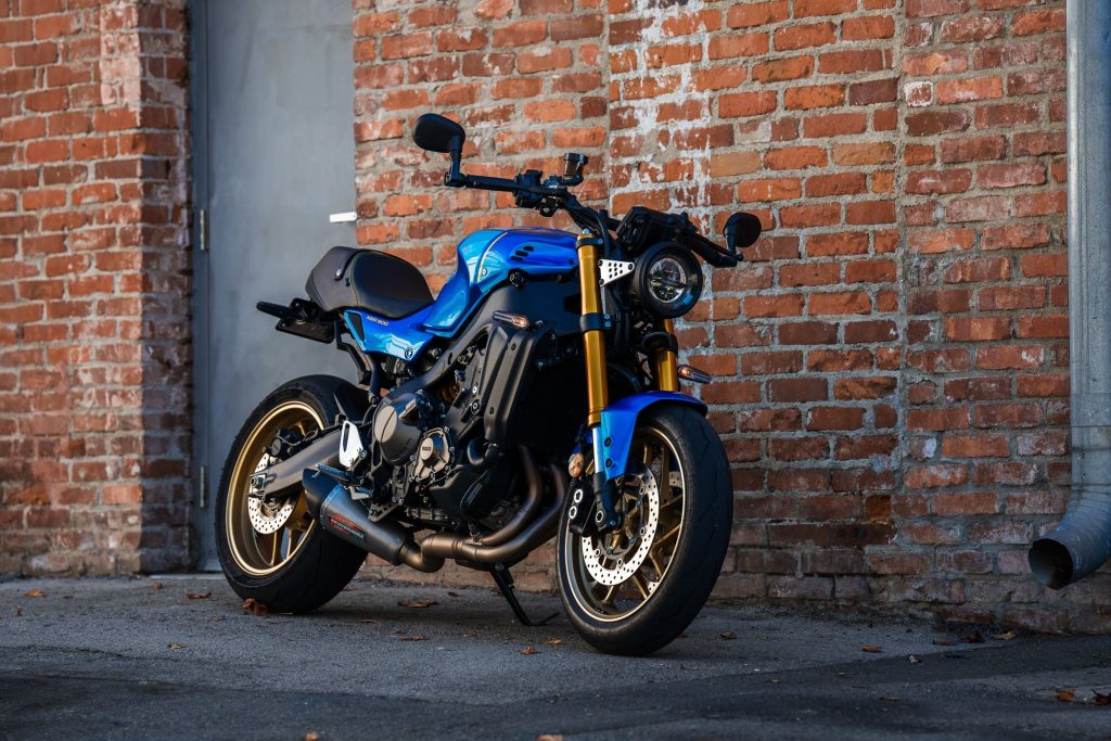 MT-09 21-26 / XSR 900 22-25 Race AT2 Stainless Full Exhaust, w/ Stainless Muffler · Lateral