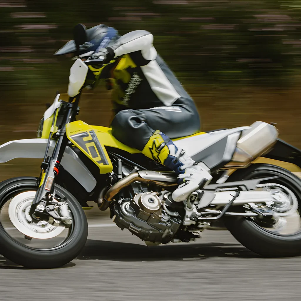 701 Supermoto · Motor