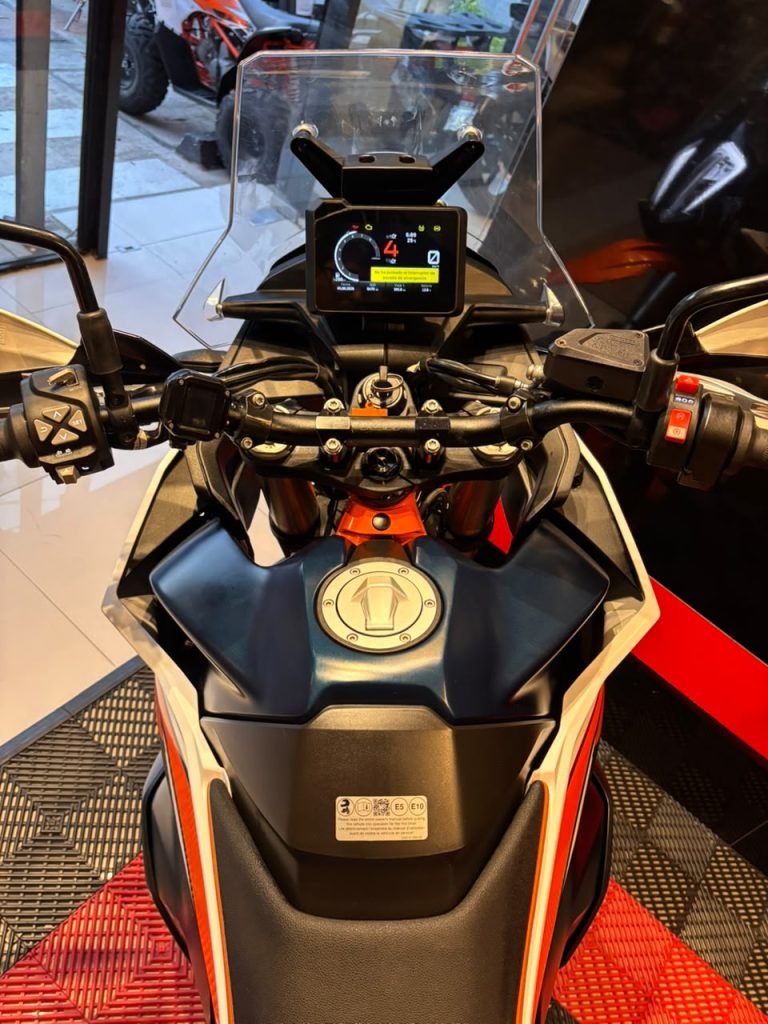 890 Adventure R · Opuesta
