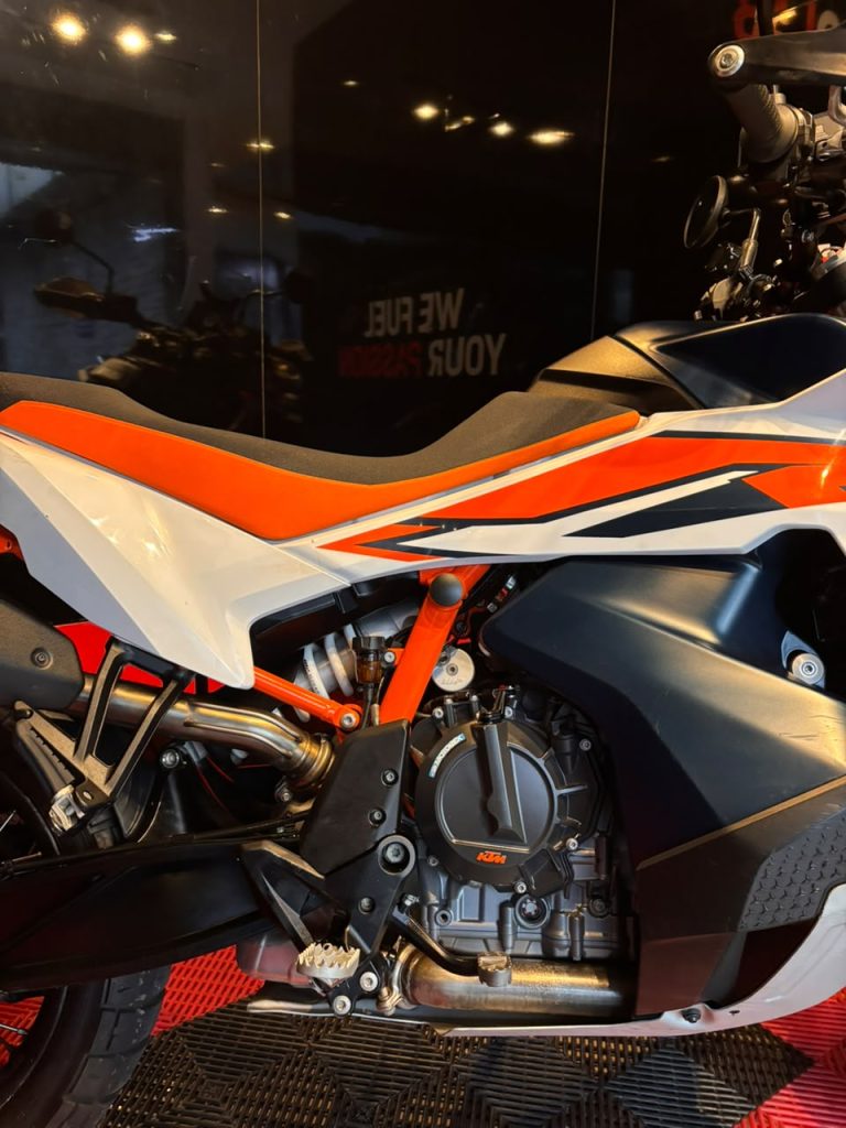 890 Adventure R · Lateral