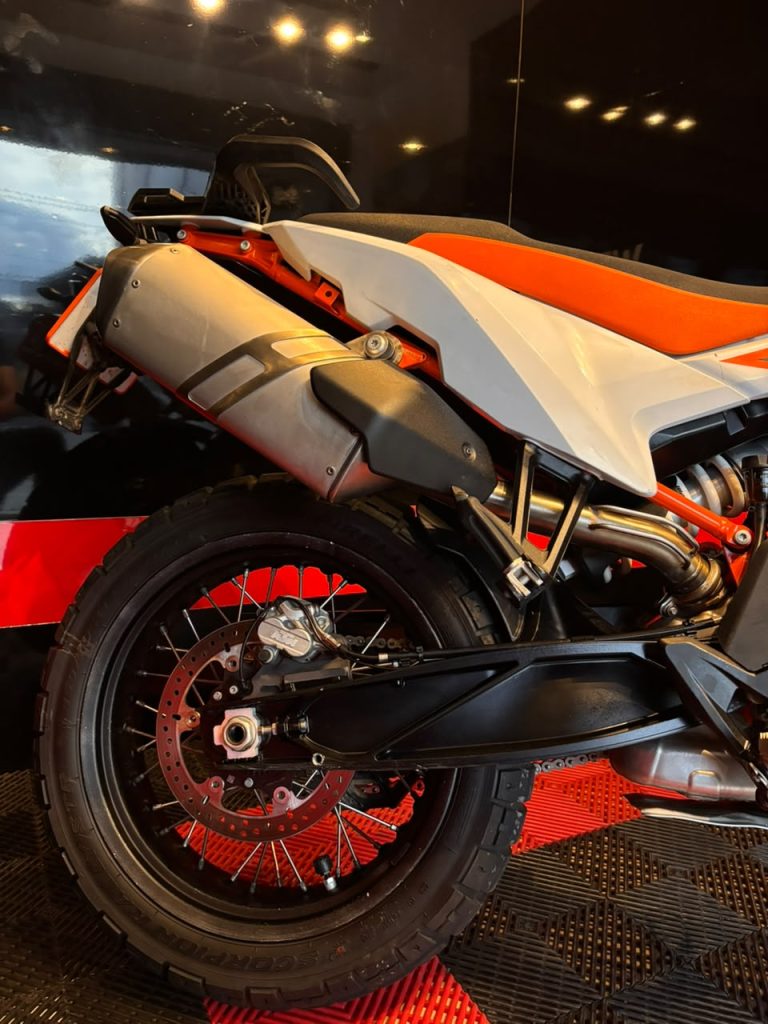 890 Adventure R · Frontal
