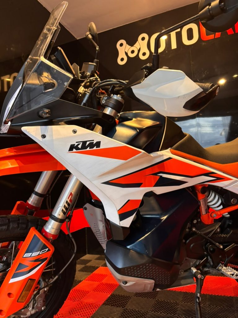 890 Adventure R · Frontal