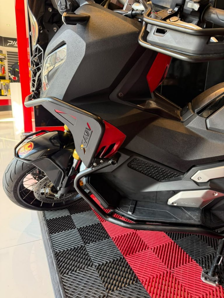 X-ADV 750 · Frontal