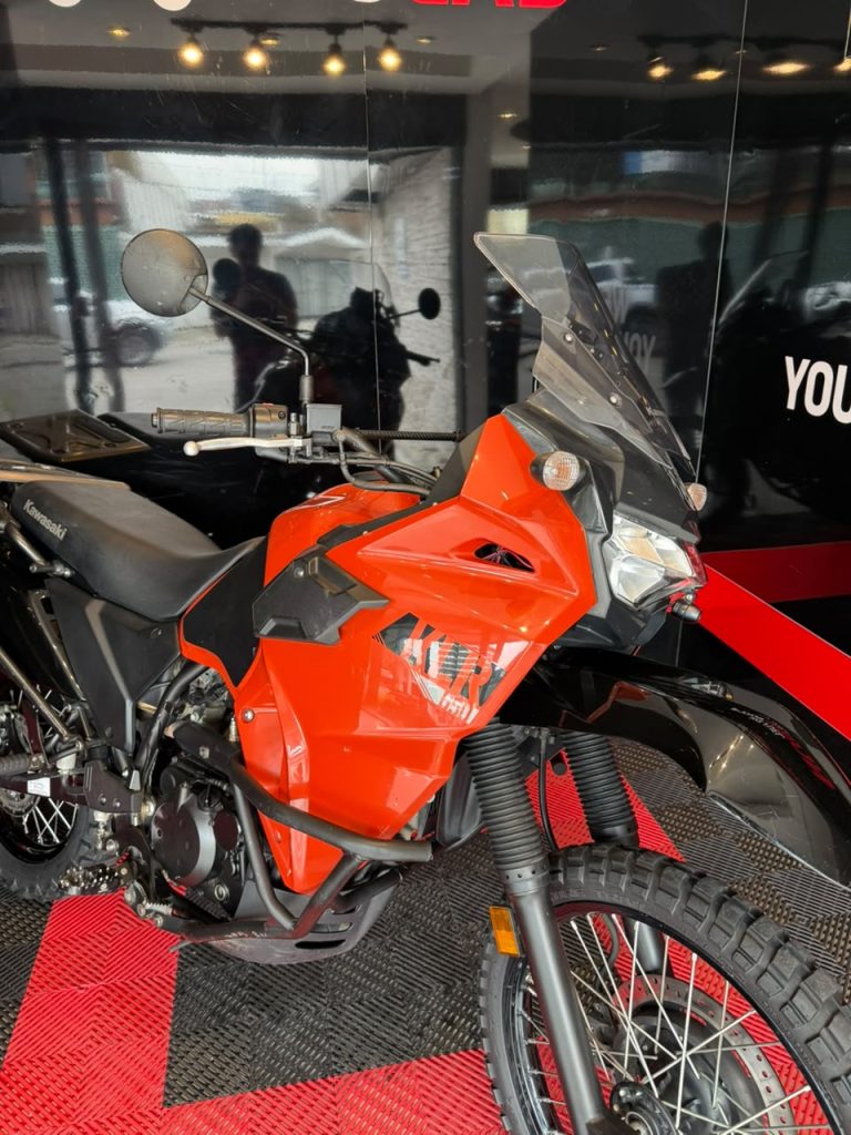 KLR 650 · Lateral