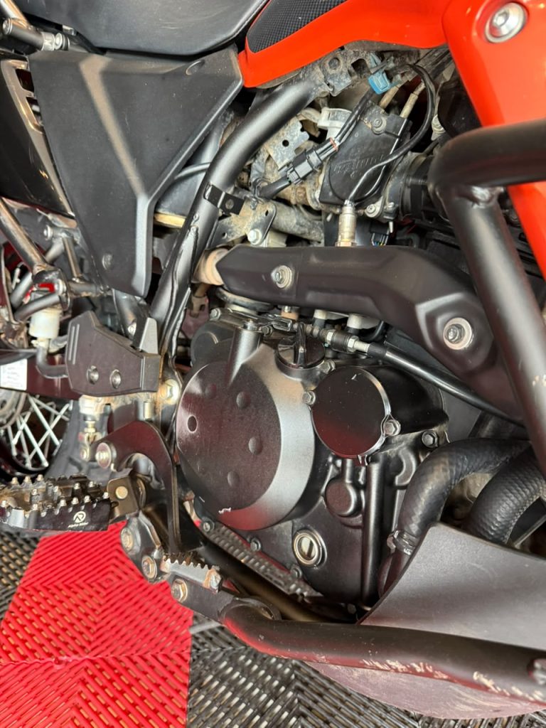 KLR 650 · Opuesta