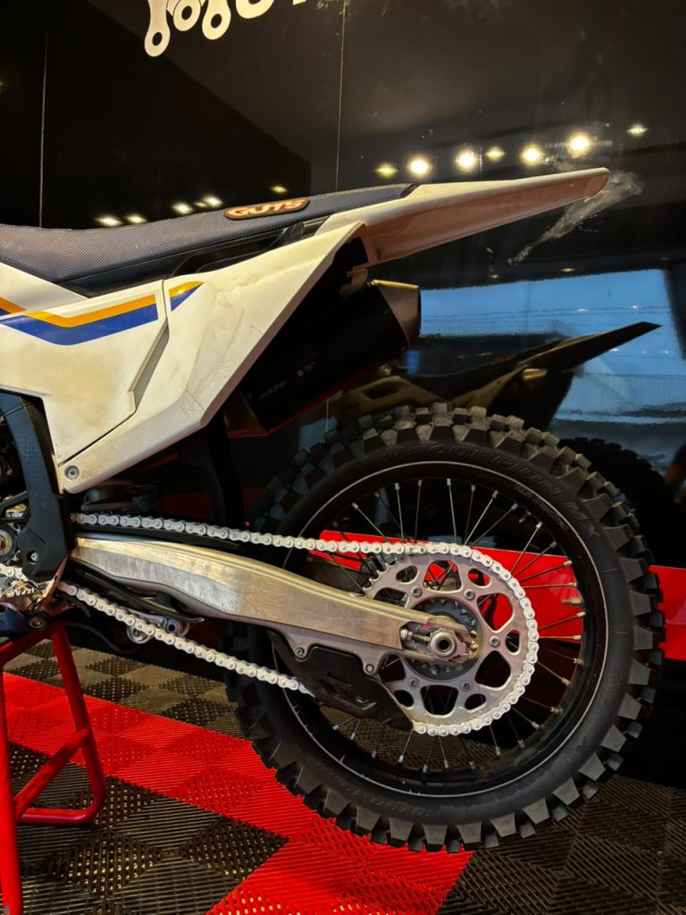 FC 250 Heritage · Lateral