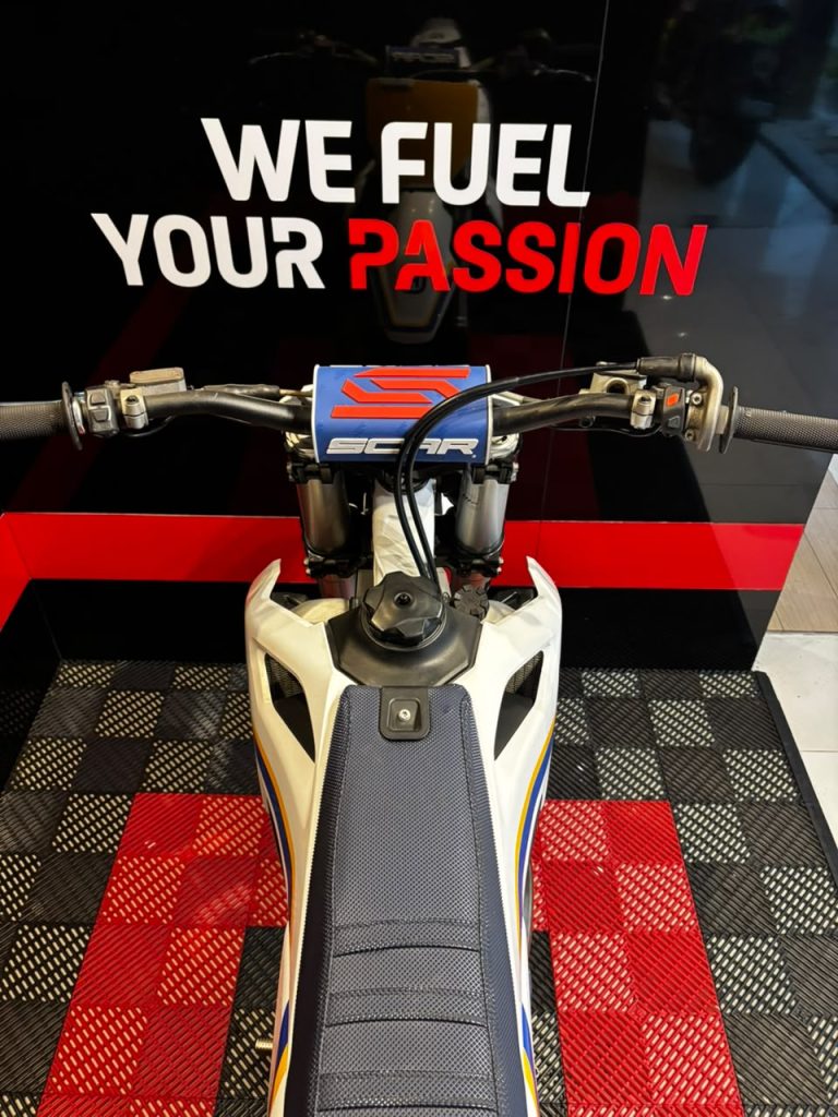 FC 250 Heritage · Frontal