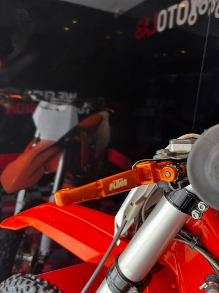 350 SX-F · Trasera