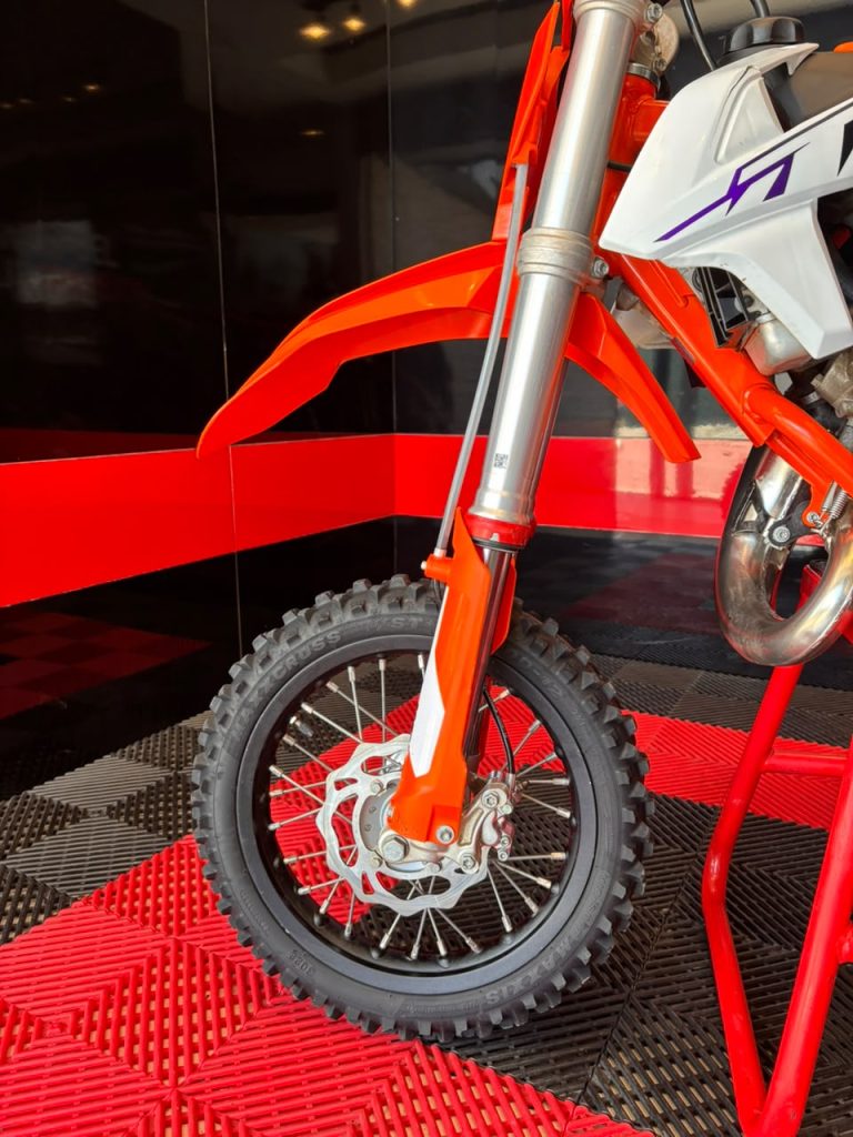 50 SX · Trasera