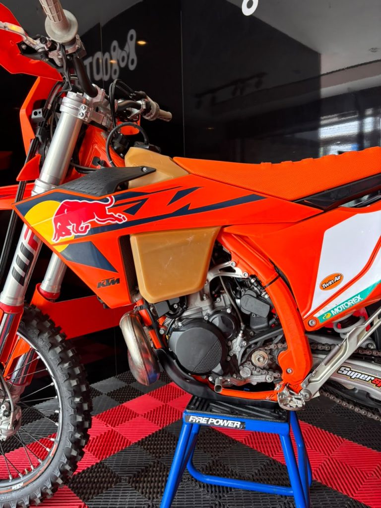 300 EXC Champion Edition · Frontal