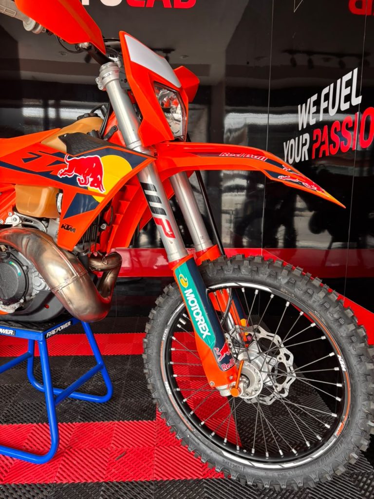 300 EXC Champion Edition · Opuesta