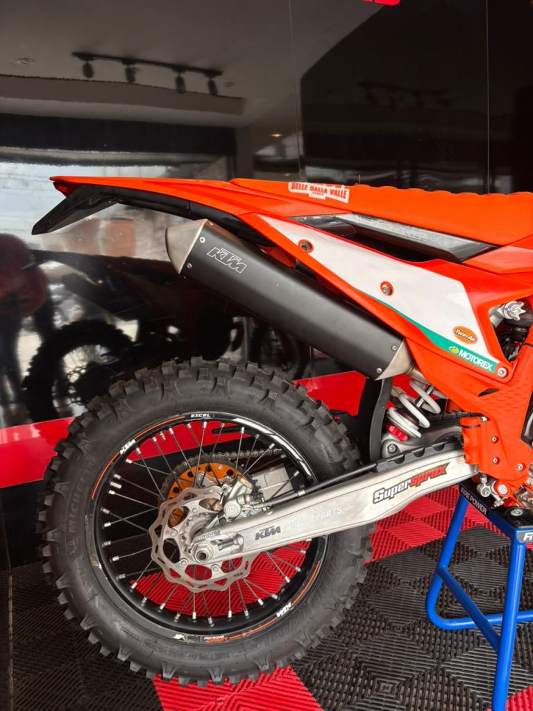 300 EXC Champion Edition · Lateral