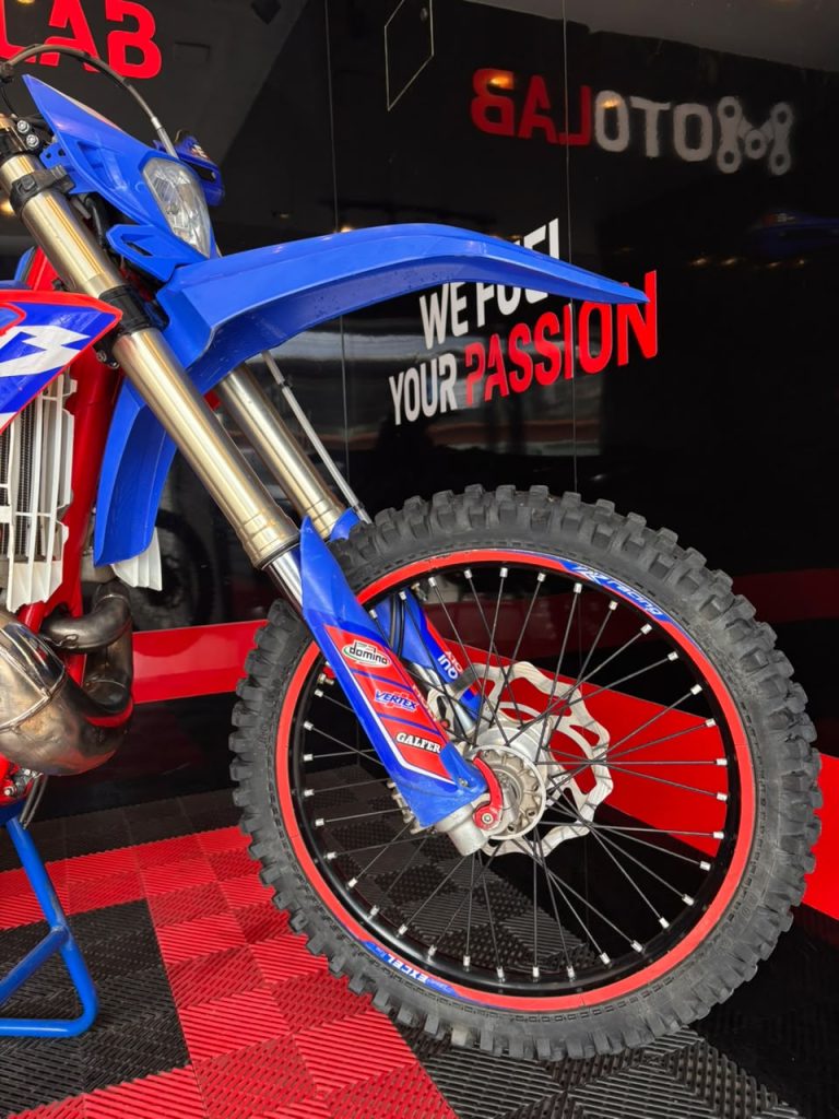 RR 300 Racing · Trasera