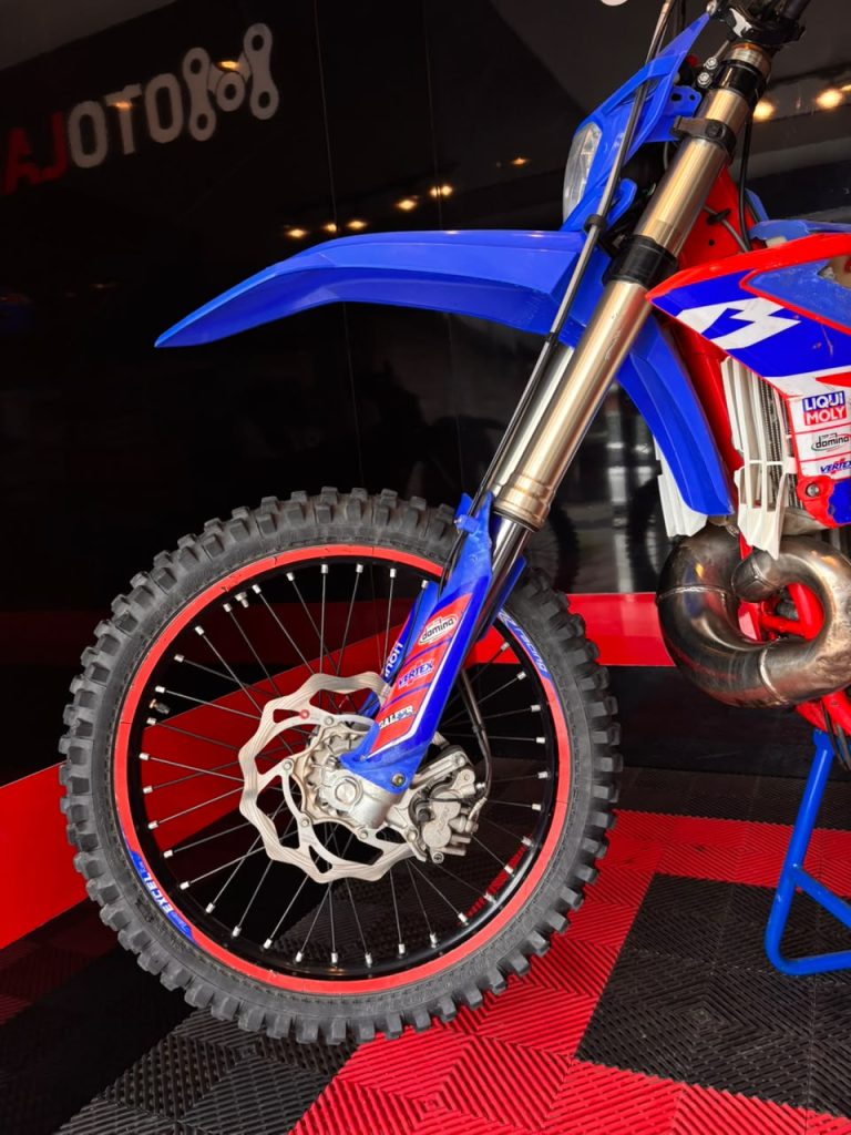 RR 300 Racing · Opuesta