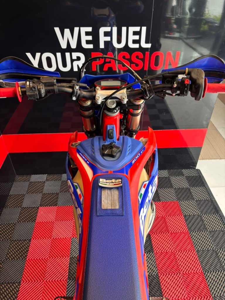 RR 300 Racing · Frontal